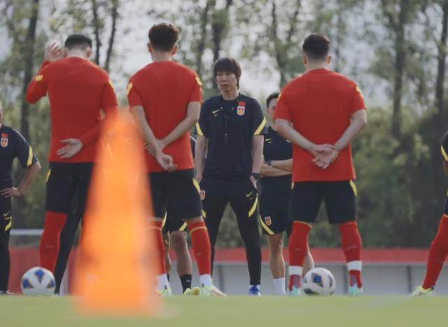 世界杯官方正版下载-国足对抗赛首战澳洲首发浮现：442不变欲以攻对攻？